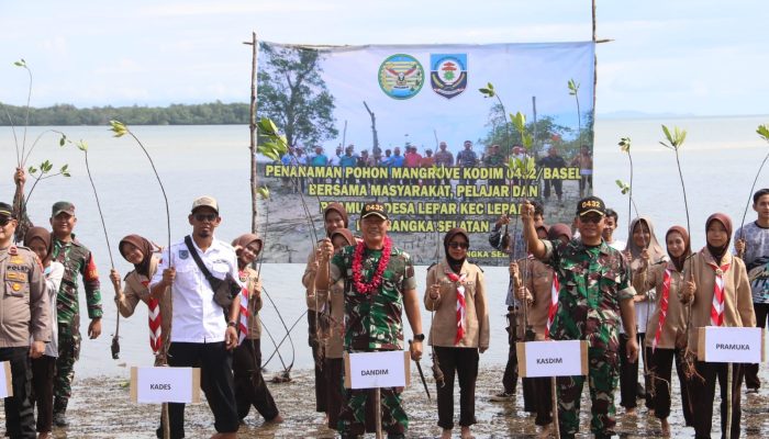 Kodim 0432/Bangka Selatan Tanam 1.000 Pohon Mangrove dalam Gerakan “Lestarikan Alam”