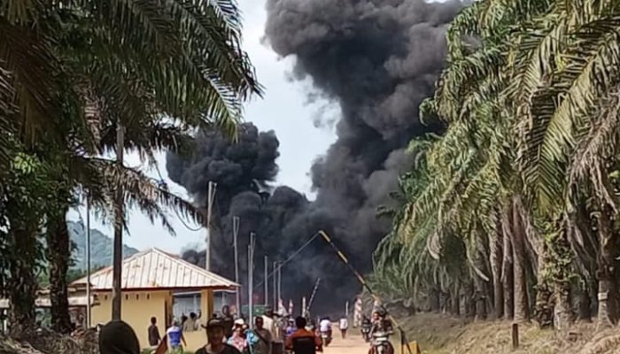 Pulau Lepar Pongok Memanas, Massa Bakar Kantor dan Mobil PT SNS