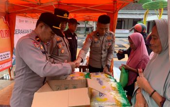 Polres Basel Gelar Gerakan Pangan Murah di Simpang Lima Toboali