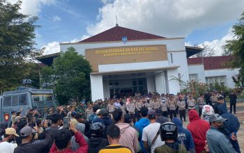 Ratusan Personel Gabungan TNI- Polri dan SatPol PP Kawal Aksi Damai di DPRD Bangka Selatan