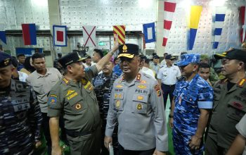 Kapolda Babel Hadiri Pelepasan 1.200 Pemudik Gratis di Belitung, Warga Nikmati Fasilitas Kapal Perang